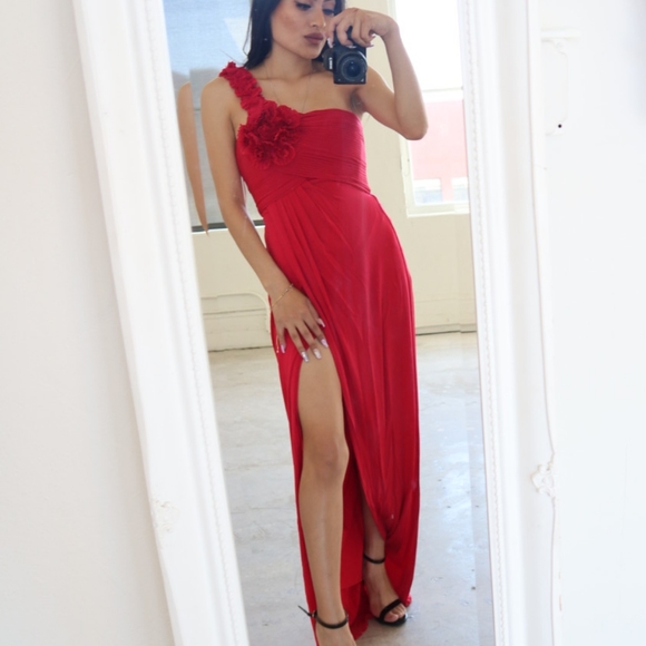 BCBG MaxAzria - Picture 1 of 7